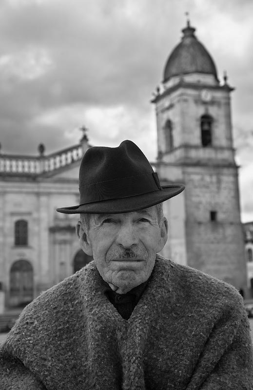 Habitante de Tunja, en Colombia, en el Centro Histórico Colonial declarado Patrimonio de la Nación de Colombia.
