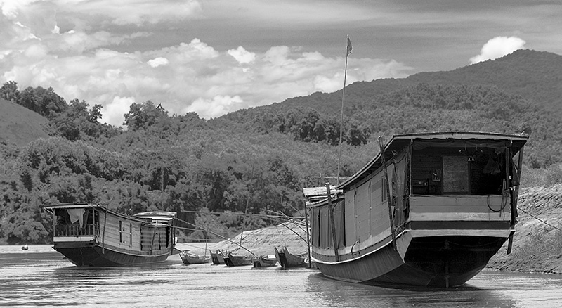 Barcas en el río Mekong en Camboya