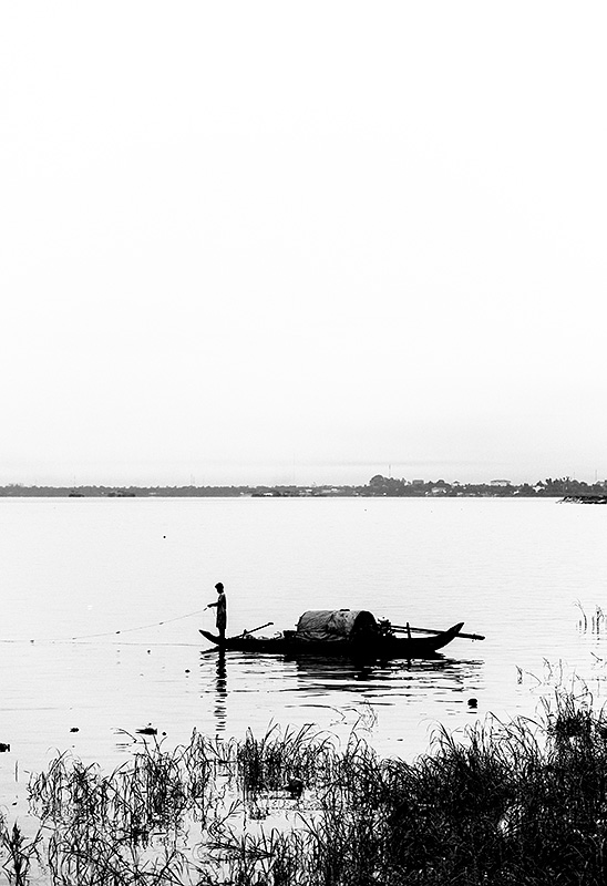 Pescando en el río Mekong. Camboya
