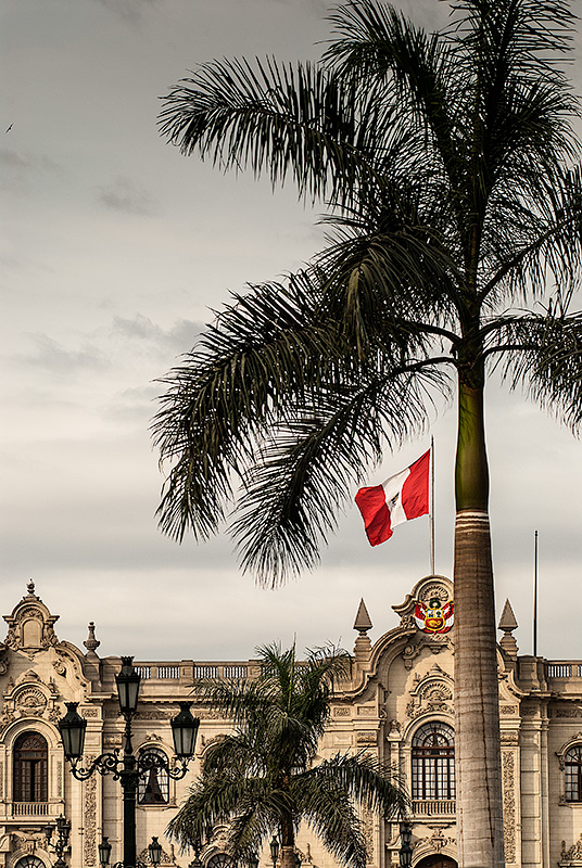 Plaza de Armas del Centro Histórico Colonial de Lima en Perú. Declarado Patrimonio de la Humanidad por la UNESCO.