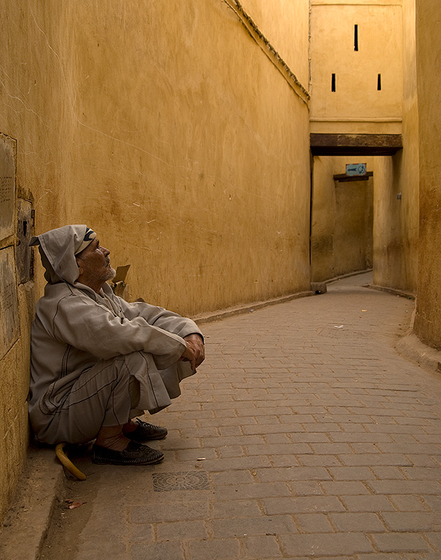 Fotografía urbana de una escena cotidiana en Marrakech.