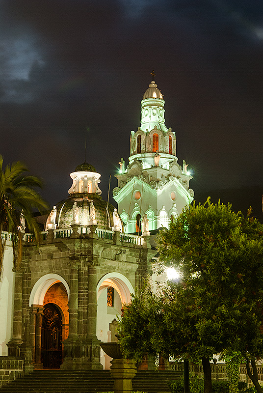 Catedral en el Centro Histórico Colonial de la ciudad de Quito, Ecuador, declarada Patrimonio de la Humanidad por la UNESCO.