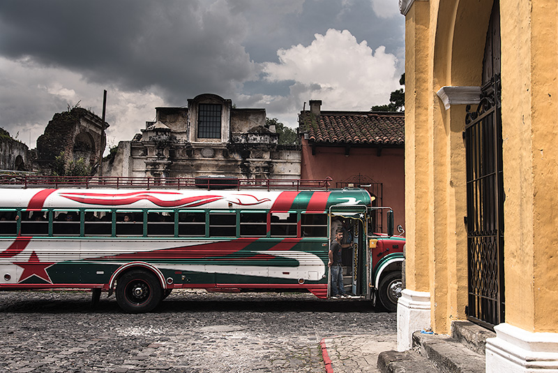 Vida Cotidiana en el Centro Histórico Colonial de Antigua en Guatemala, declarado Patrimonio de la Humanidad por la UNESCO.