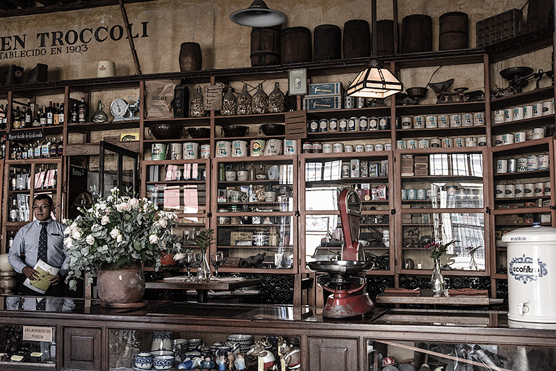 Tienda en el Casco Histórico de la ciudad de Antigua, en Guatemala. Declarado Patrimonio de la Humanidad por la UNESCO.