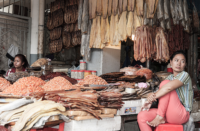 Mujeres en un mercado de Laos.