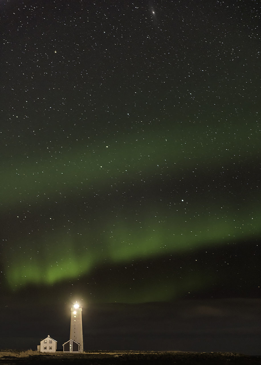 Aurora boreal, faro de Reykiavik
