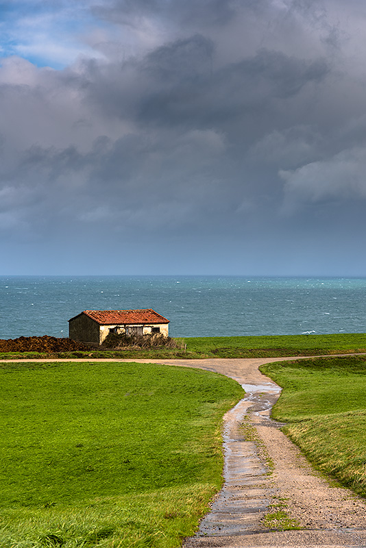 Costa de Langre, Cantabria. Del libro "Luz de tormenta", libro fotográfico sobre las tormentas y temporales del mar Cantábrico.